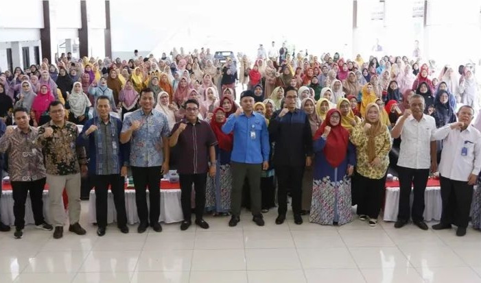 Ajak Warga dan Anak-anak Bangun Masa Depan, Rico Waas Dorong Perbanyak Konsumsi Ikan