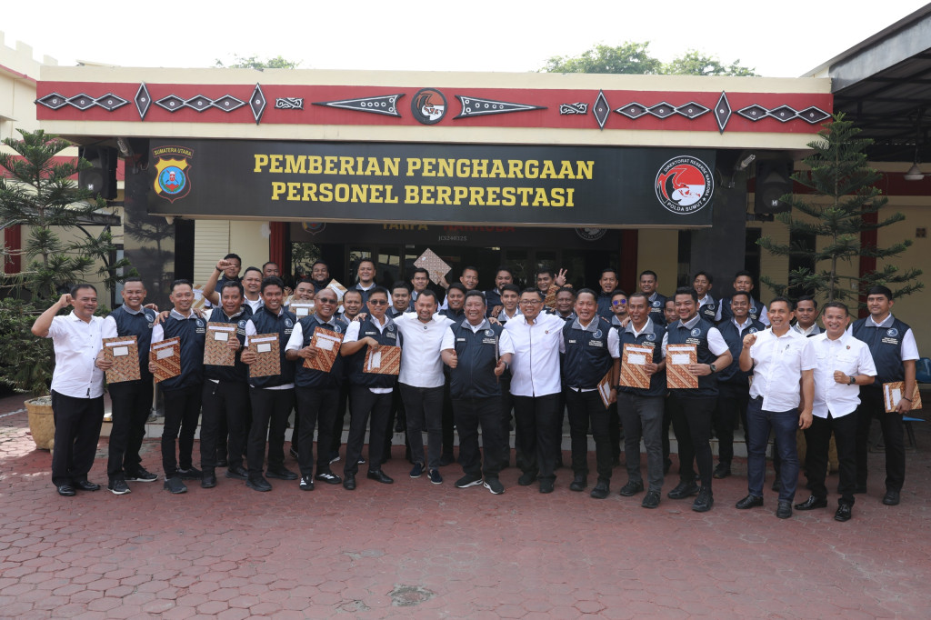 Ungkap Kasus Besar, 36 Personel Ditresnarkoba Polda Sumut Terima Penghargaan Kapolda