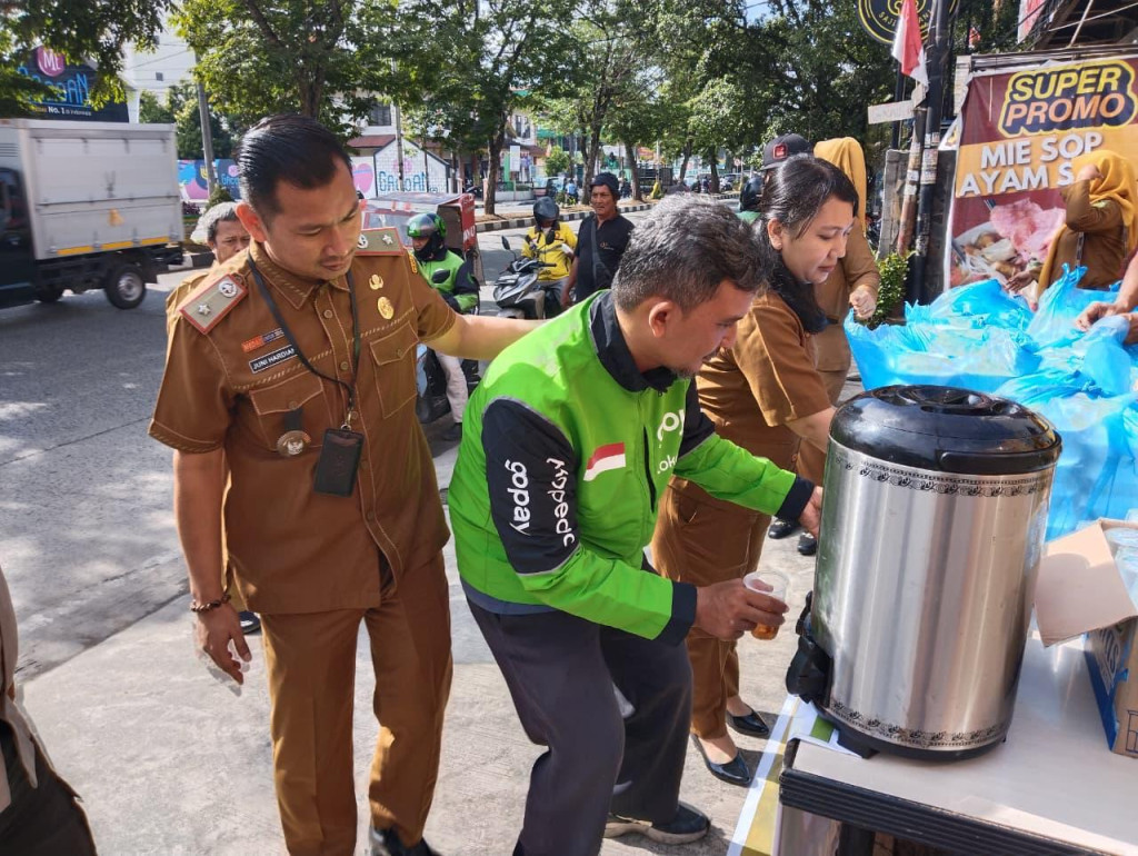 Aksi Solidaritas Ojol, Pemko Medan Berbagi Sarapan di 151 Kelurahan