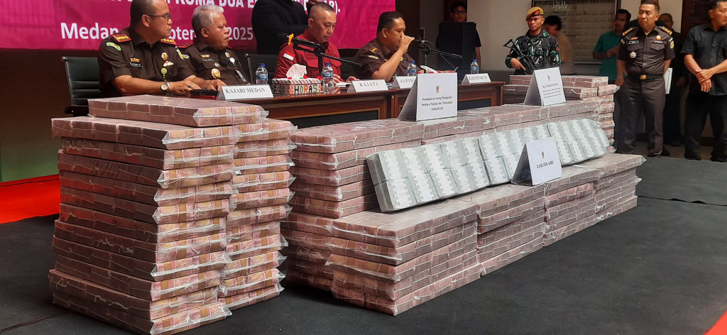 Adelin Lis Bayar Uang Pengganti Rp105 Miliar dan $2,9 Juta USD, Begini Penampakan Tumpukan Uangnya di Kejati Sumut