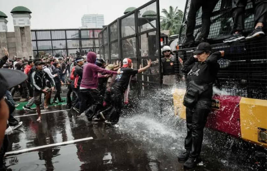 Pasca Demo Penolakan Tunjangan dan Fasilitas Mewah DPR RI, Komisi II Batalkan Perjalanan ke Luar Negeri