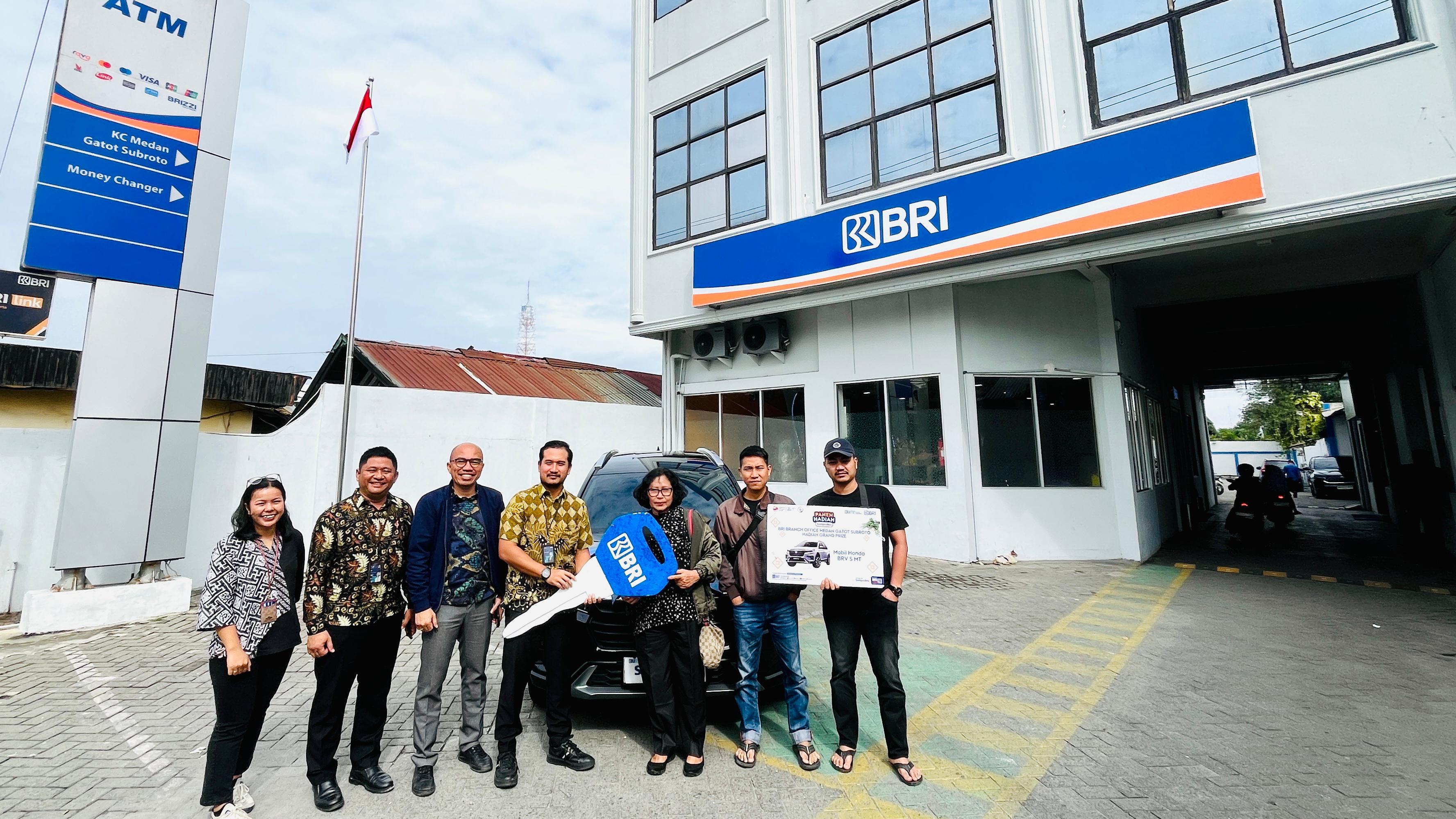 BRI Kanca Medan Gatot Subroto Serahkan Grand Prize Mobil Honda BRV Kepada Nasabah Beruntung di PHS Semester I 2024